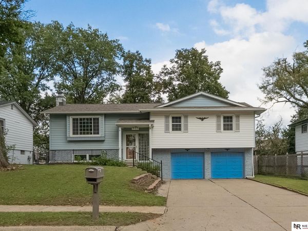 7123 Wood Lane Drive, La Vista, NE 68128