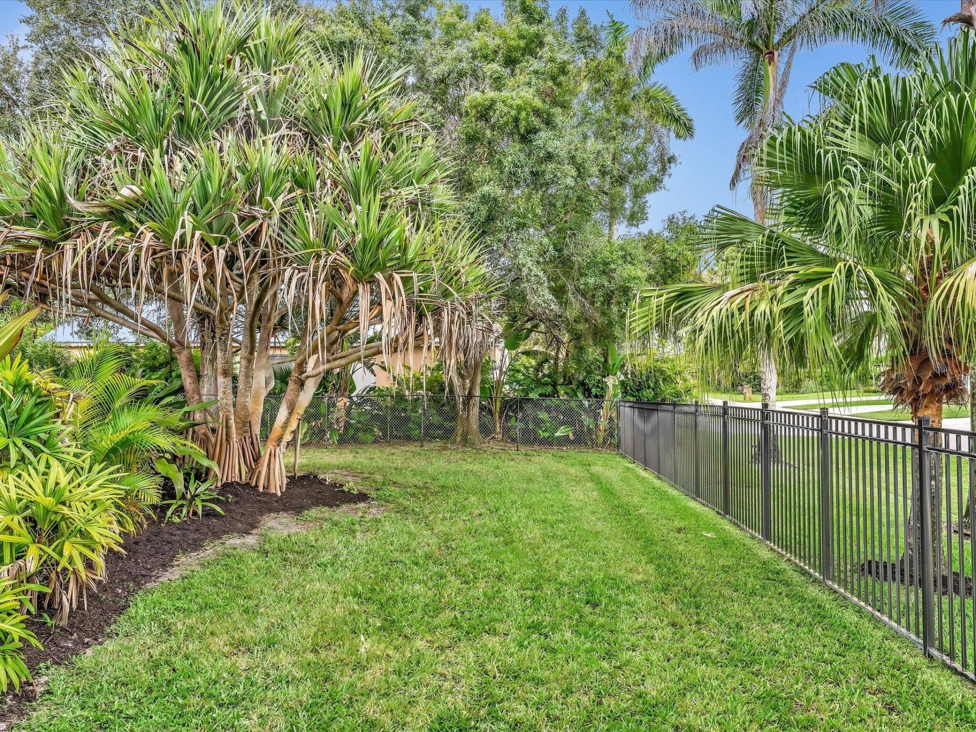 1918 SW Bellevue Avenue, Port Saint Lucie, FL 34953 Photo