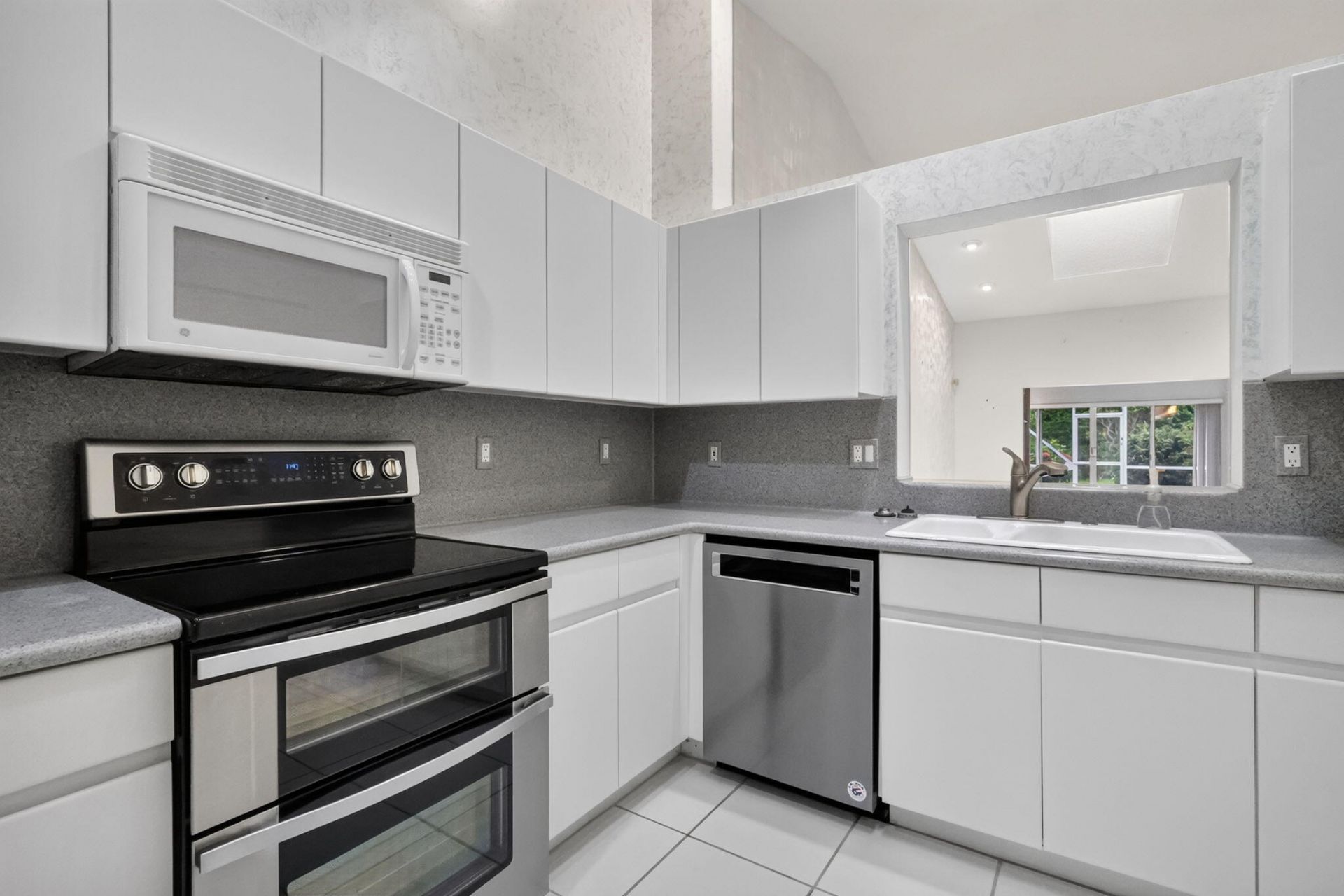 7136 Summer Tree Drive, Boynton Beach, FL 33437 Photo