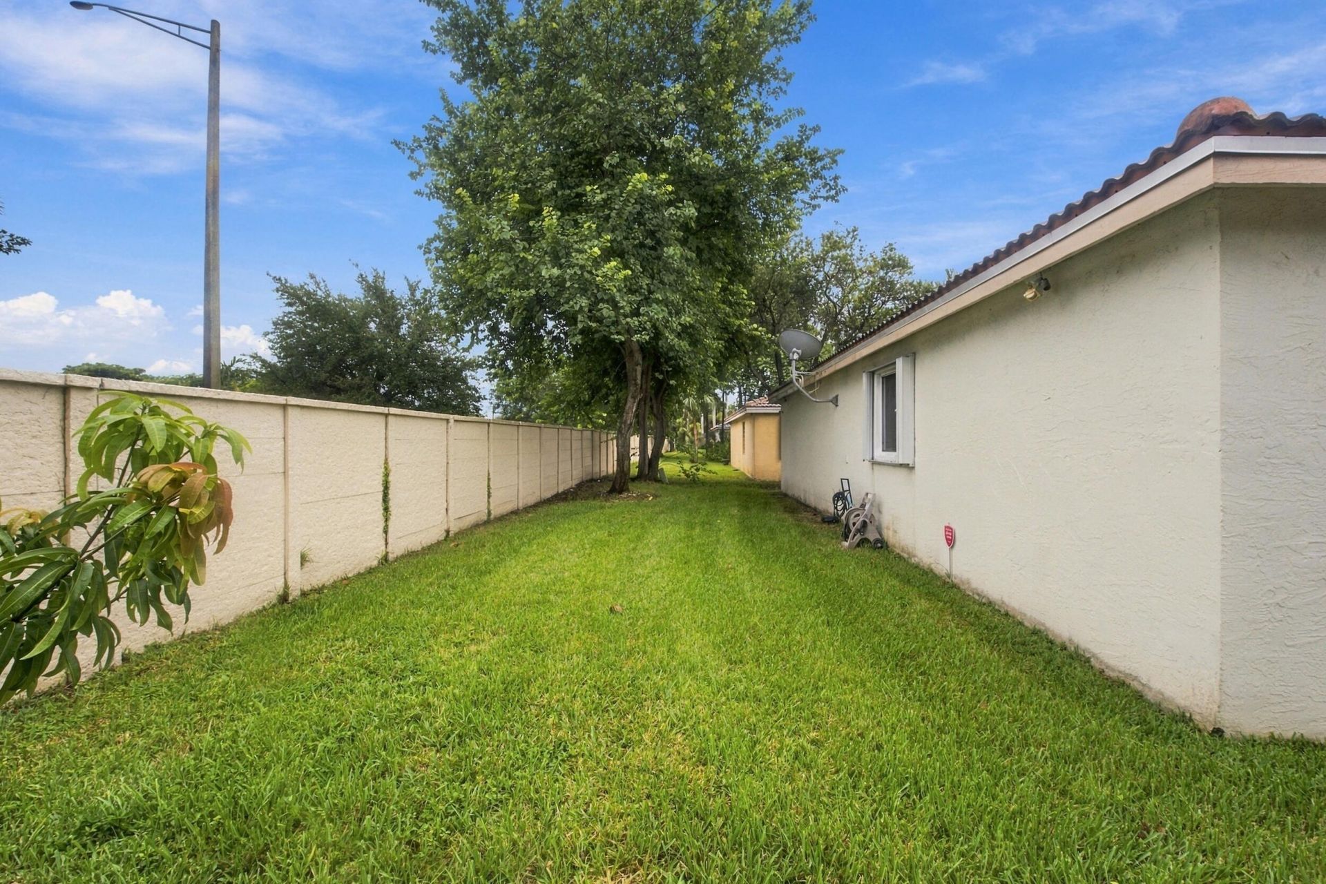 7852 NW 77th Avenue, Tamarac, FL 33321 Photo