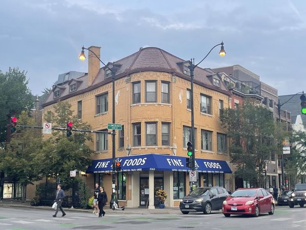4363 N Lincoln Avenue , Chicago, IL 60618