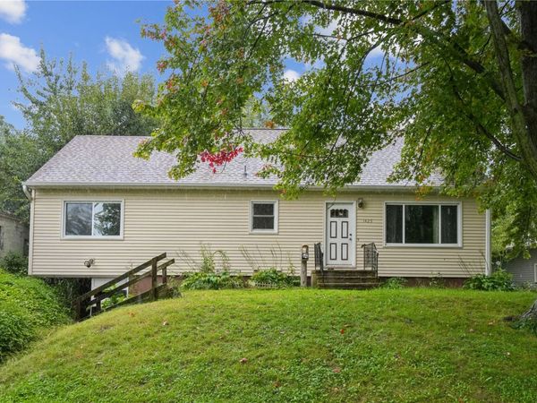 1425 Douglas Ct, Marion, IA 52302