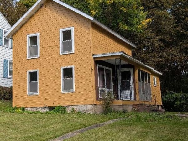 18 Elderkin Avenue , Camillus, NY 13031