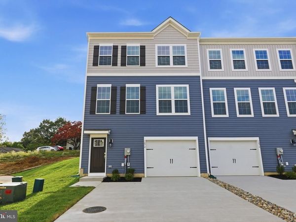 1074 MEADOWLARK DRIVE, FOGELSVILLE, PA 18051