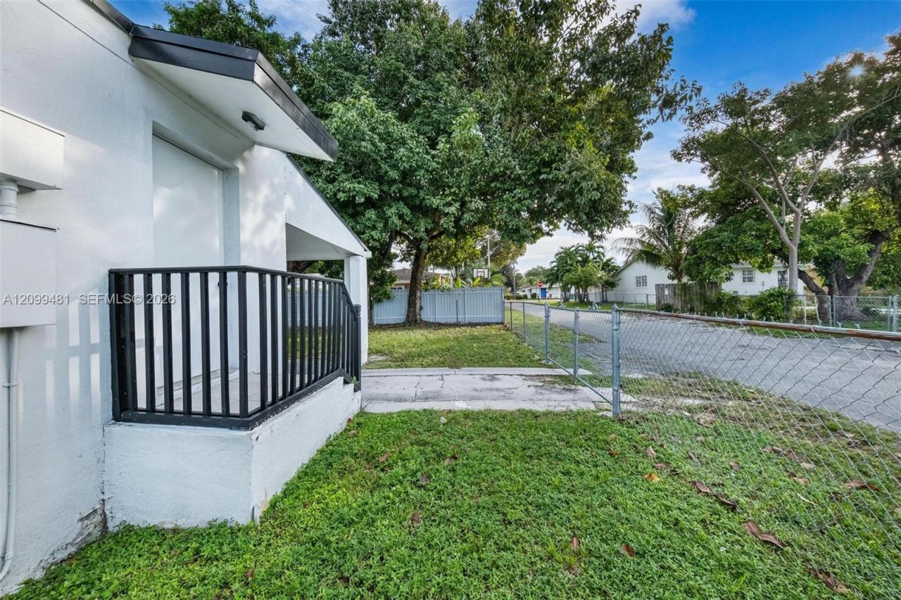 1244 NW 45th St , Miami, FL 33142 Photo