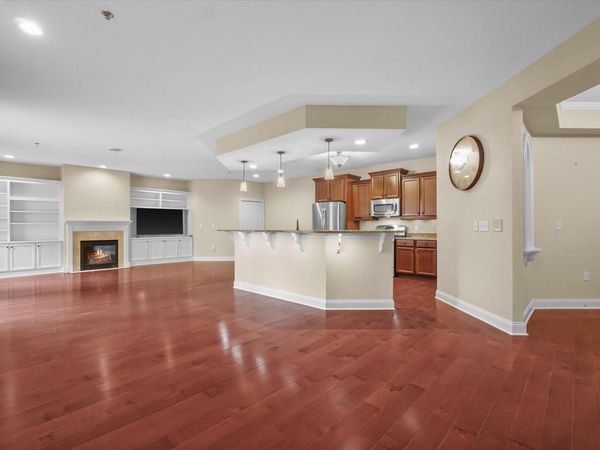 17490 Crest Hill DRIVE, Unit 10, Brookfield, WI 53045