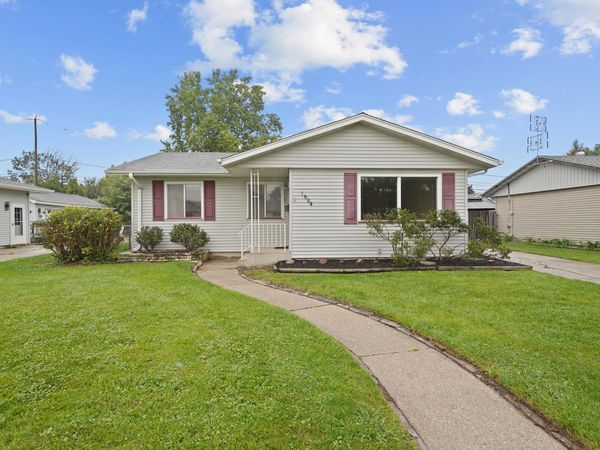 1904 87th St, Kenosha, WI 53143