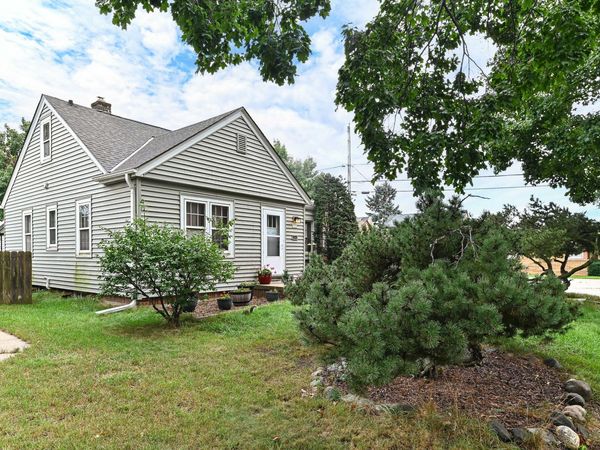 3852 S 5th St, Milwaukee, WI 53207