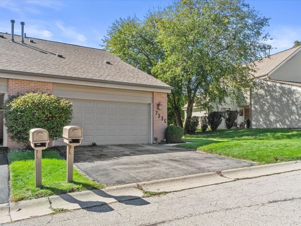 7335 S Delaine Dr, Oak Creek, WI 53154