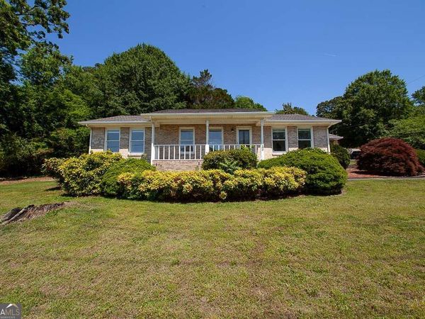 102 Lindsey Court NE, Calhoun, GA 30701