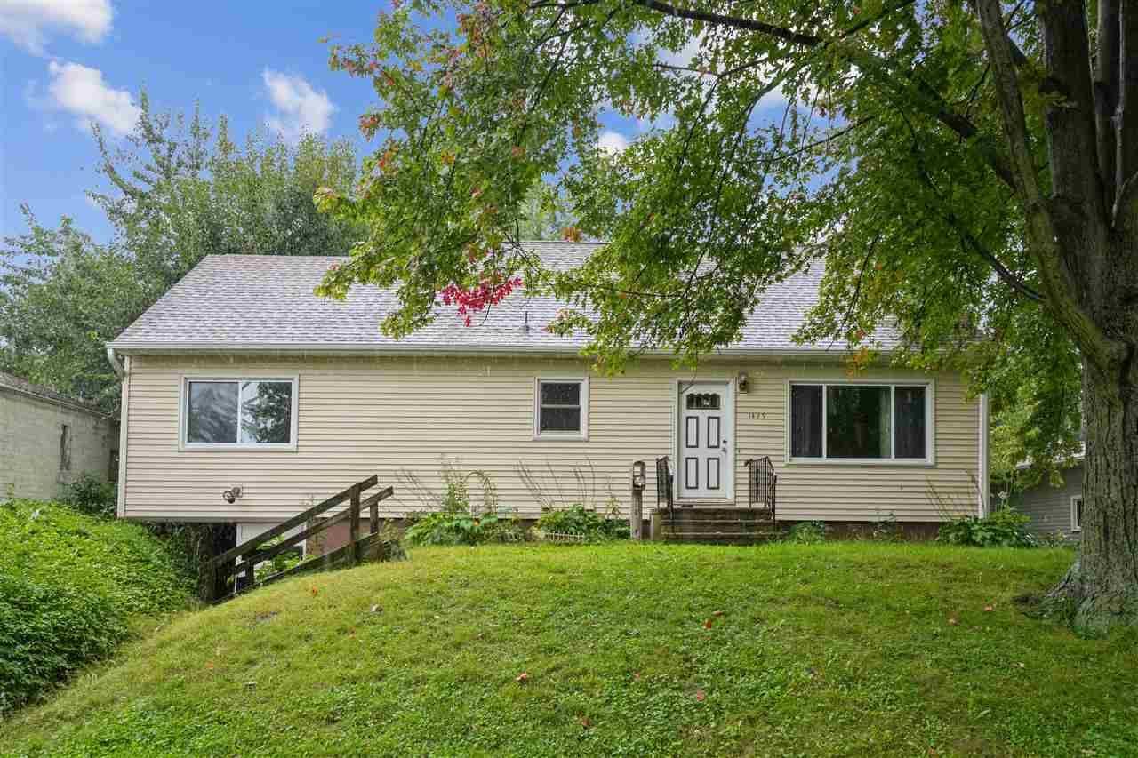1425 Douglas Ct, Marion, IA 52302 Main Photo