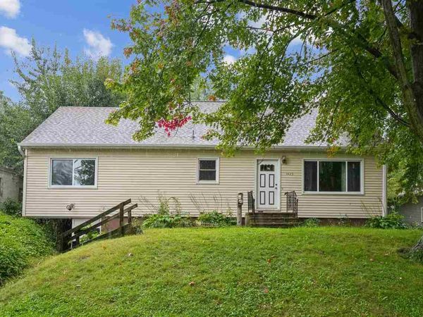 1425 Douglas Ct, Marion, IA 52302
