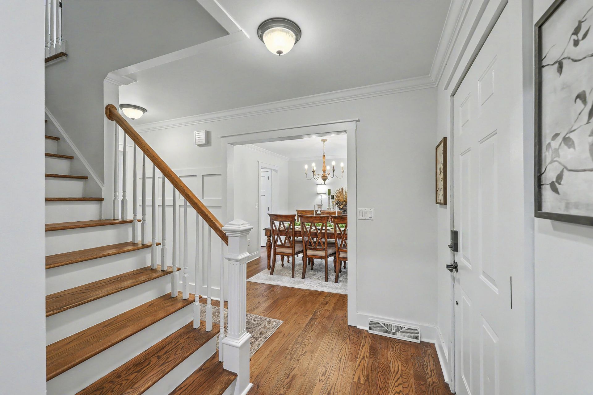 109 Queensbury Circle Photo 10