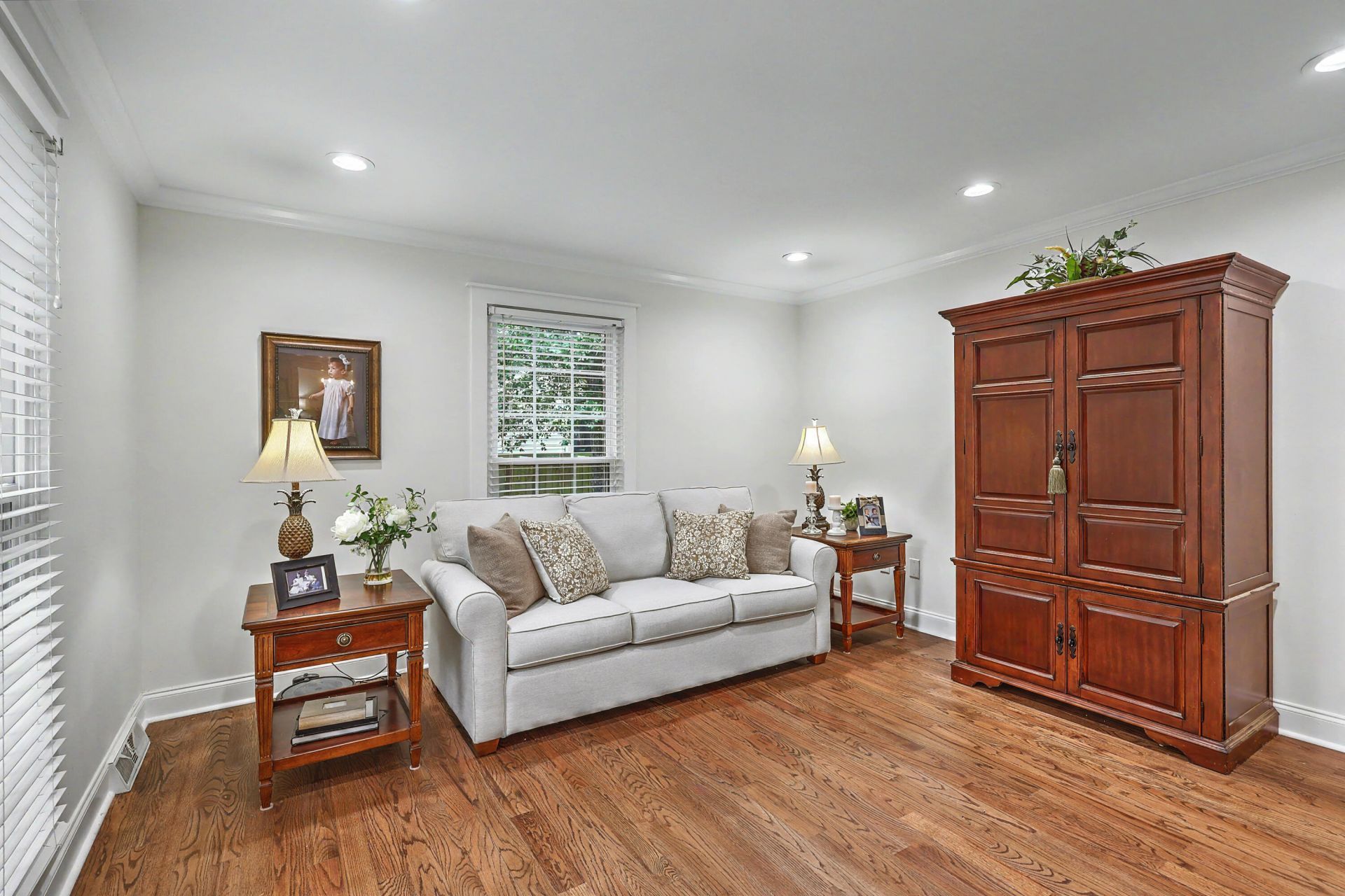 109 Queensbury Circle Photo 13