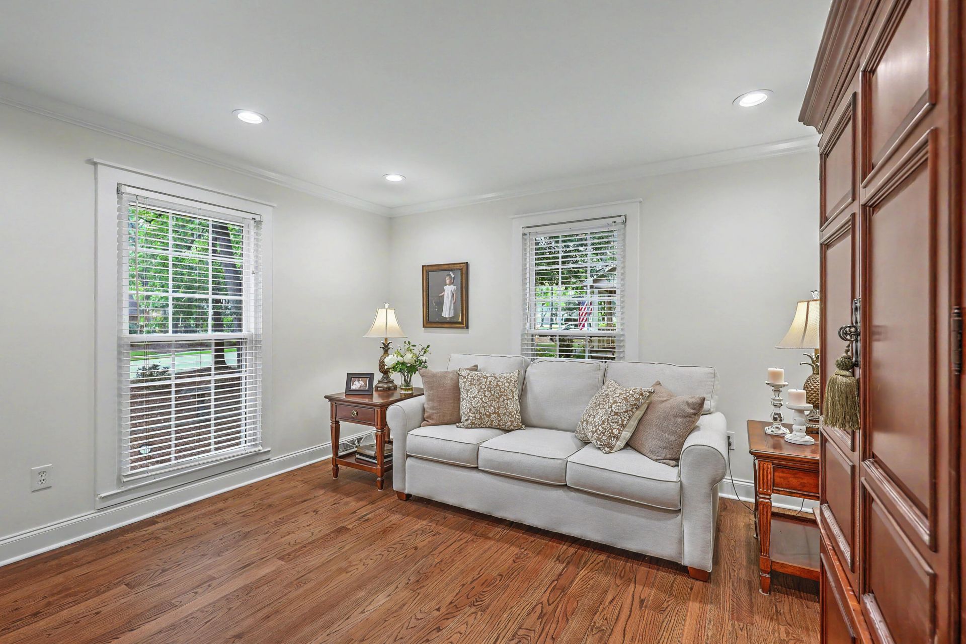 109 Queensbury Circle Photo 14