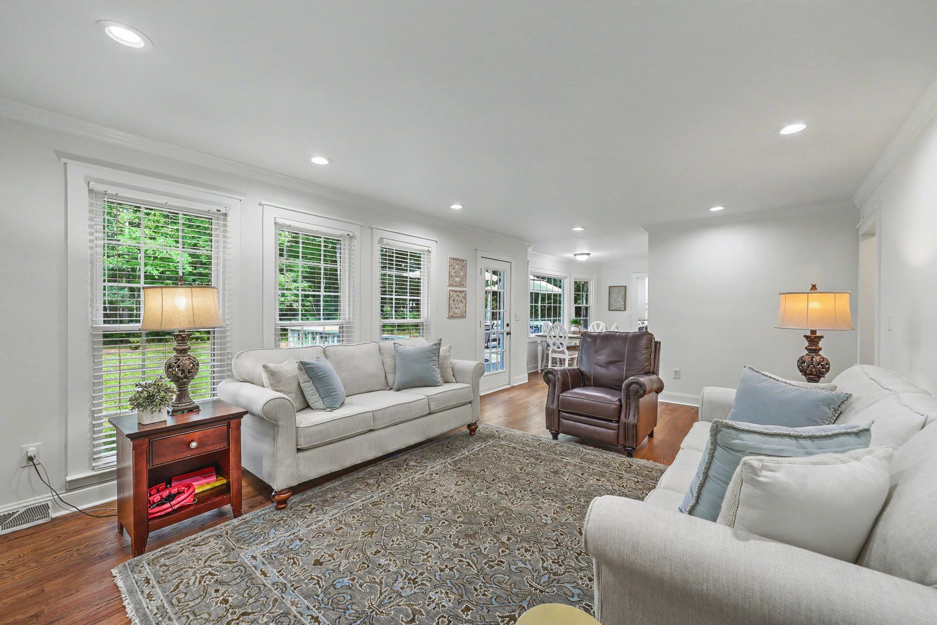 109 Queensbury Circle Photo 16