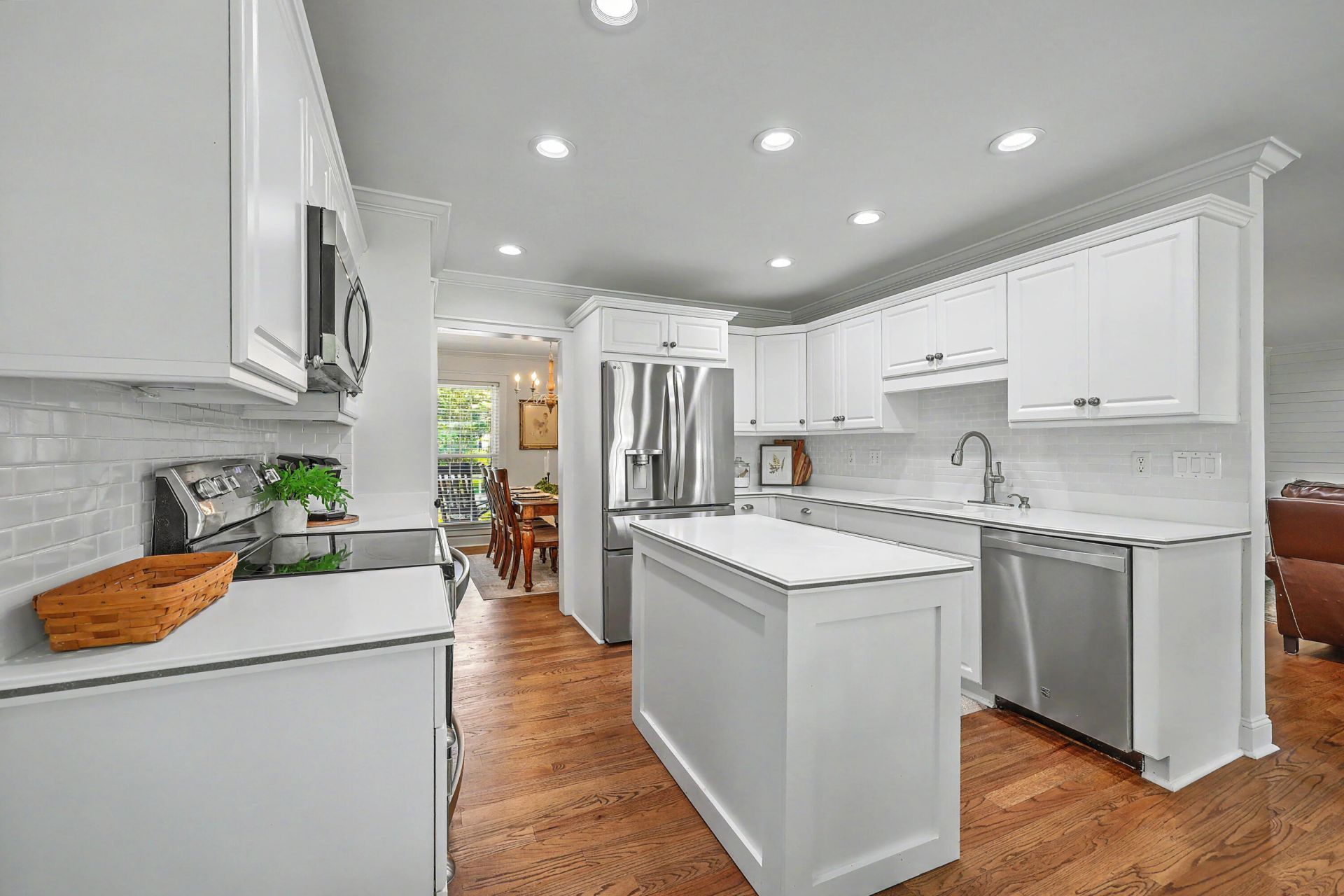 109 Queensbury Circle Photo 19