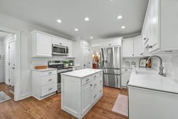 109 Queensbury Circle photo 4