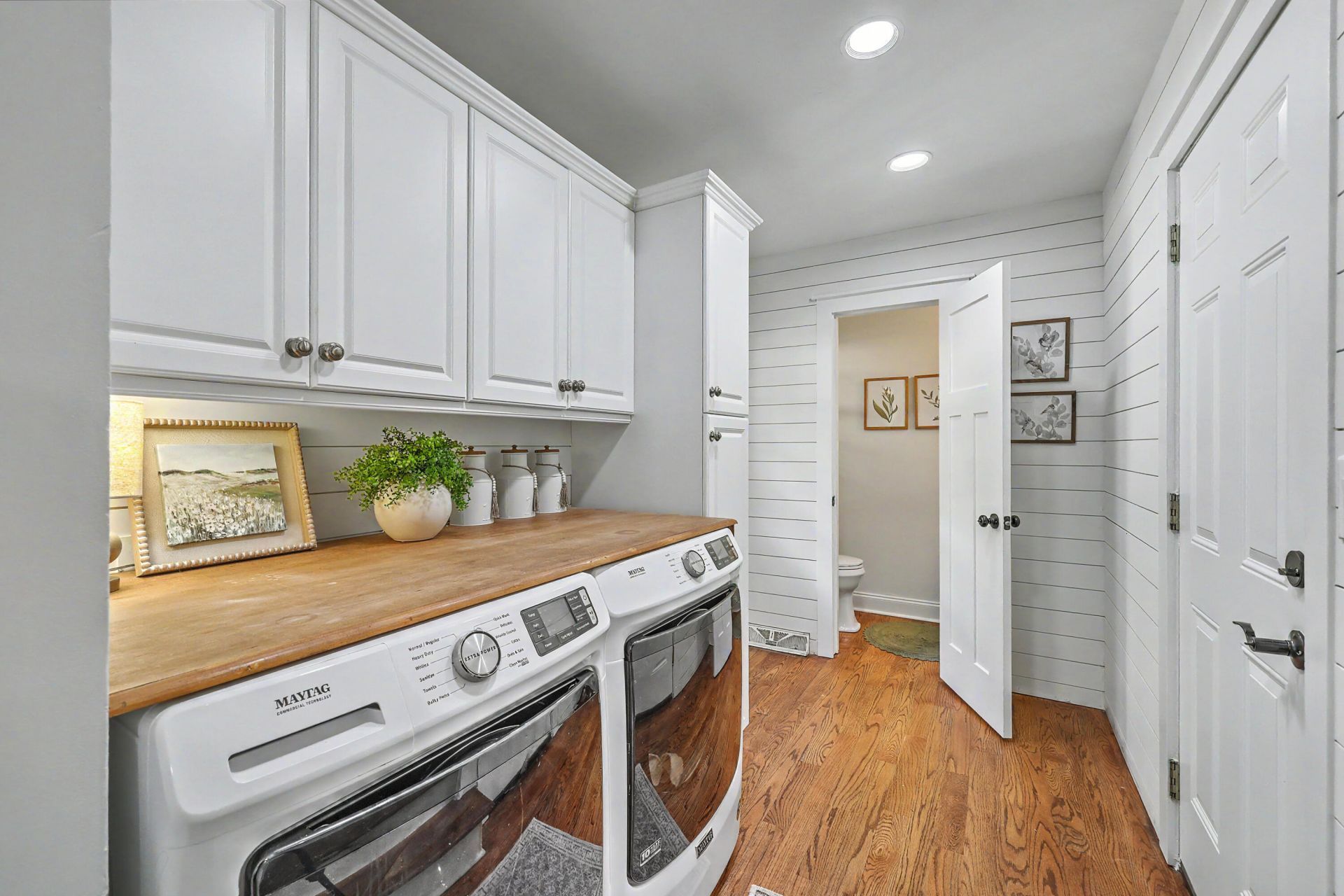 109 Queensbury Circle Photo 22