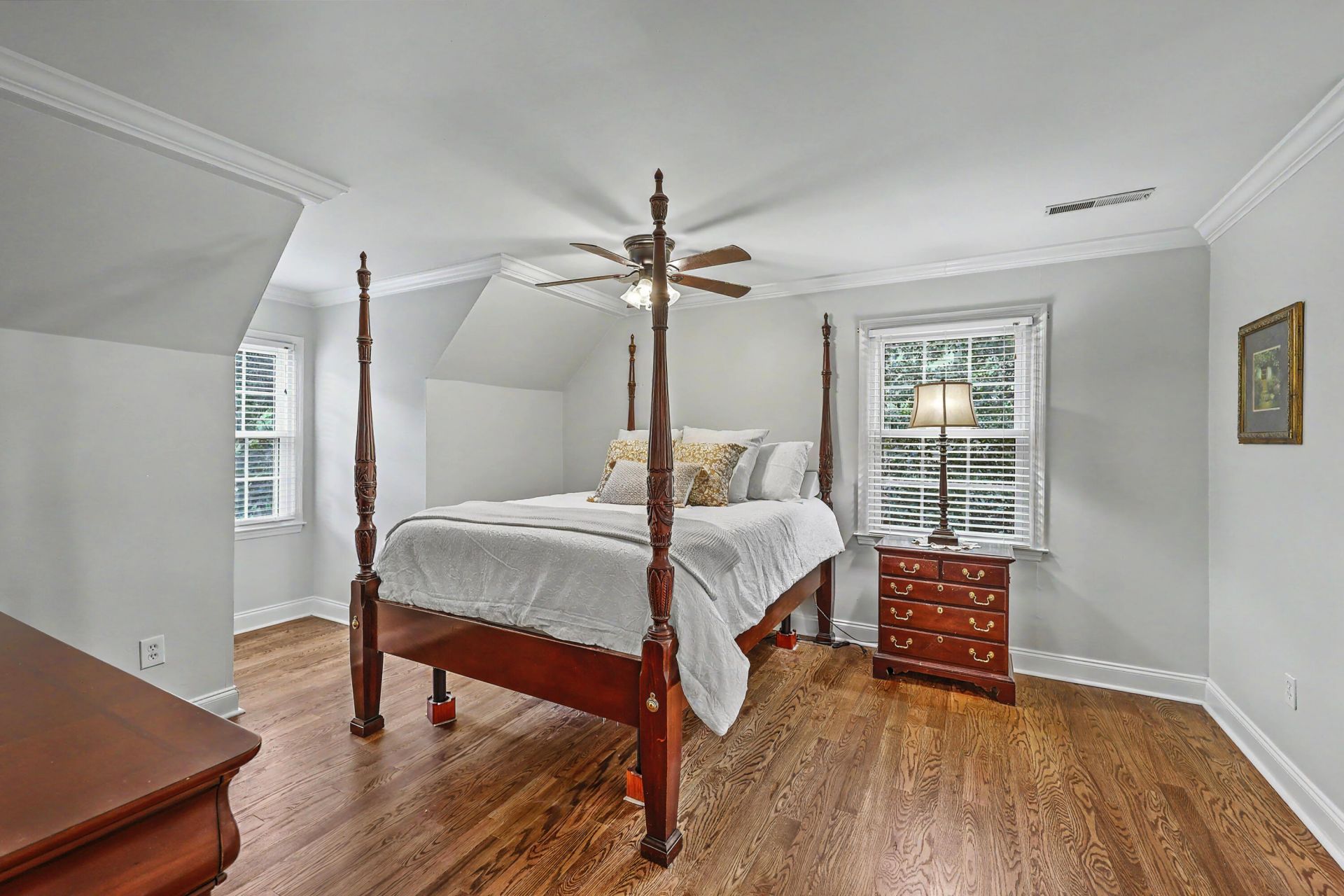 109 Queensbury Circle Photo 24