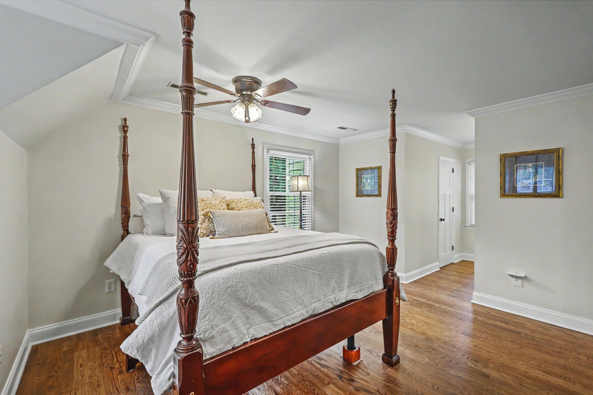 109 Queensbury Circle Photo 26