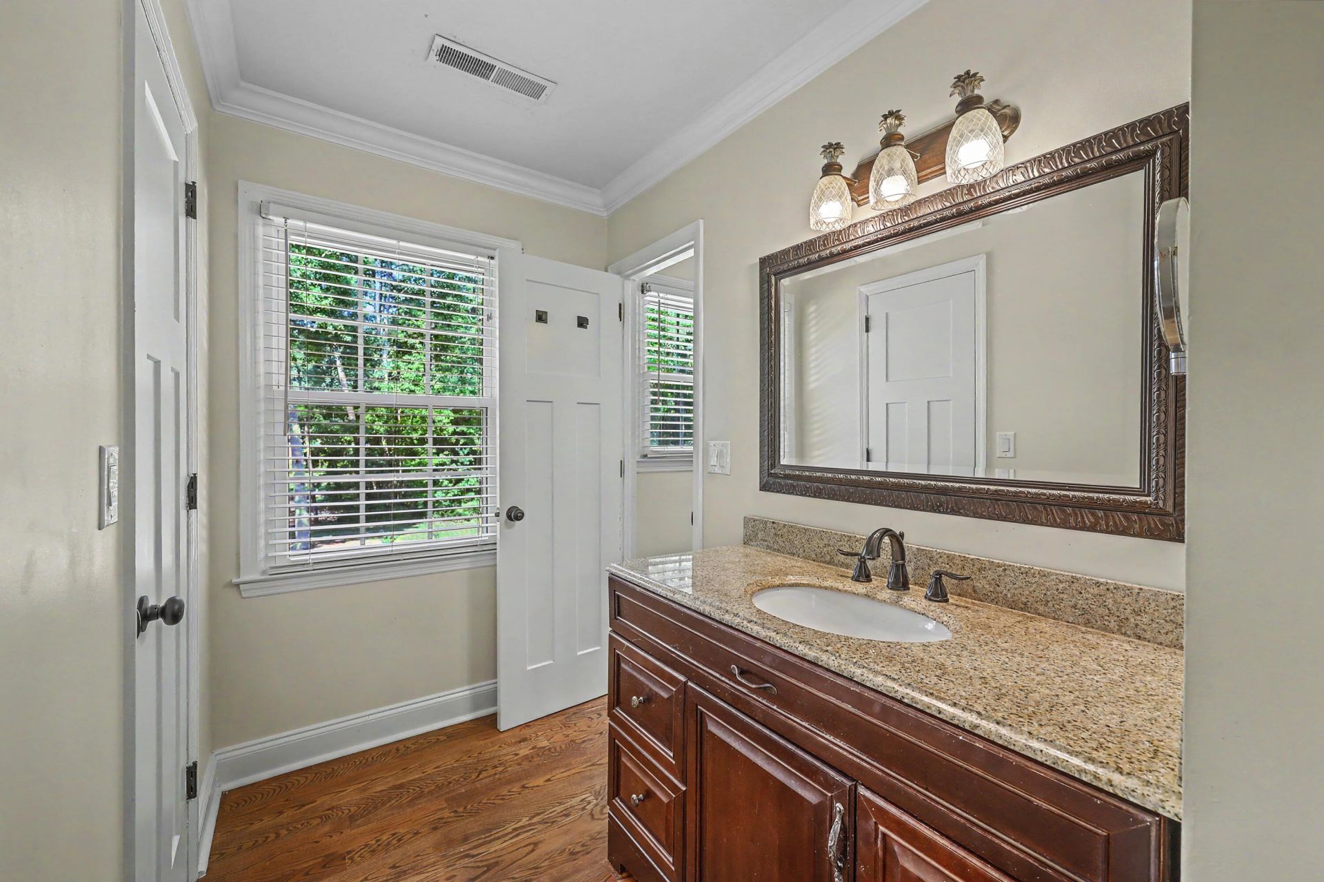 109 Queensbury Circle Photo 27