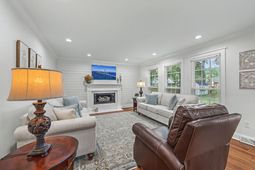 109 Queensbury Circle photo 4