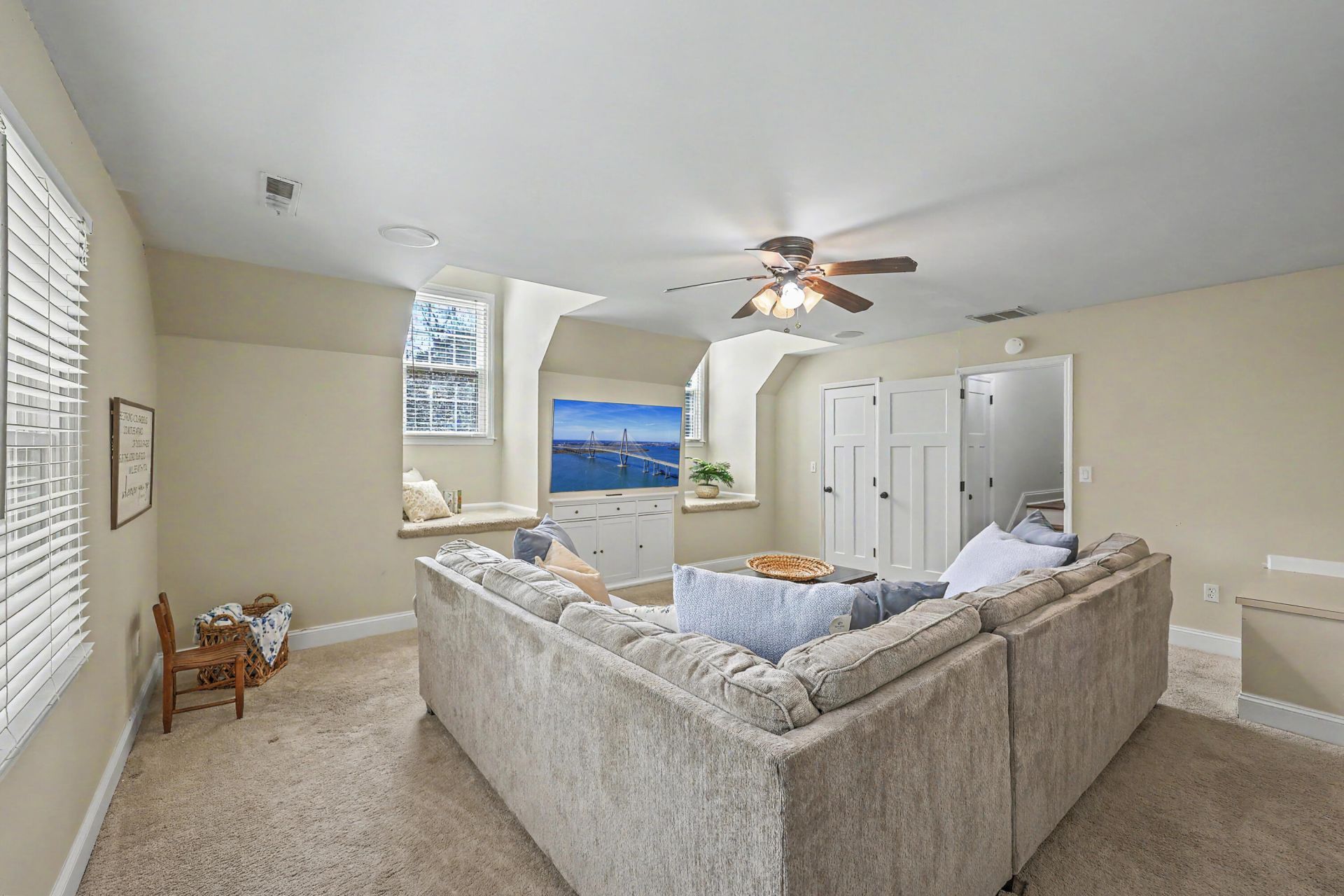 109 Queensbury Circle Photo 34