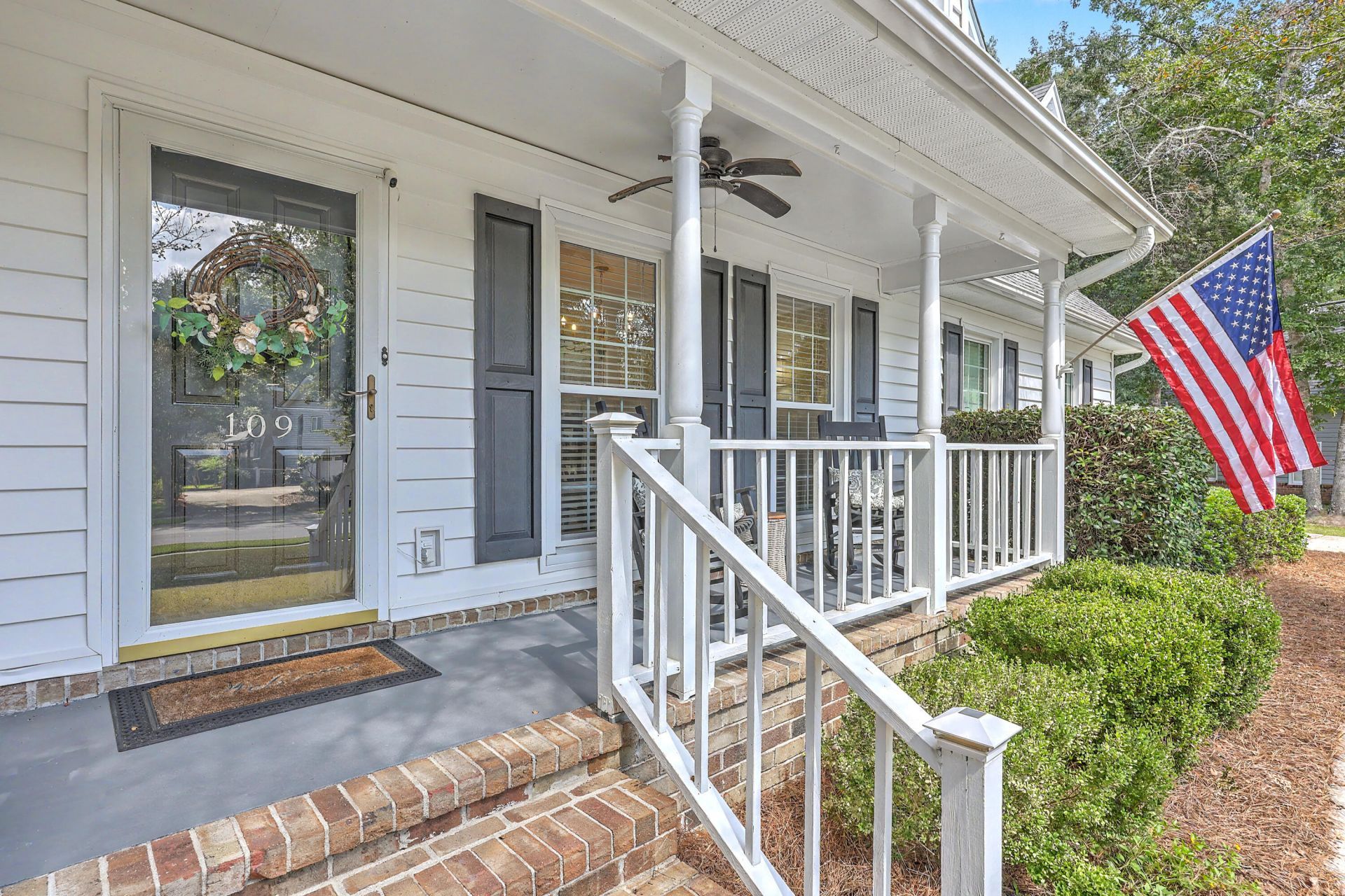 109 Queensbury Circle Photo 6