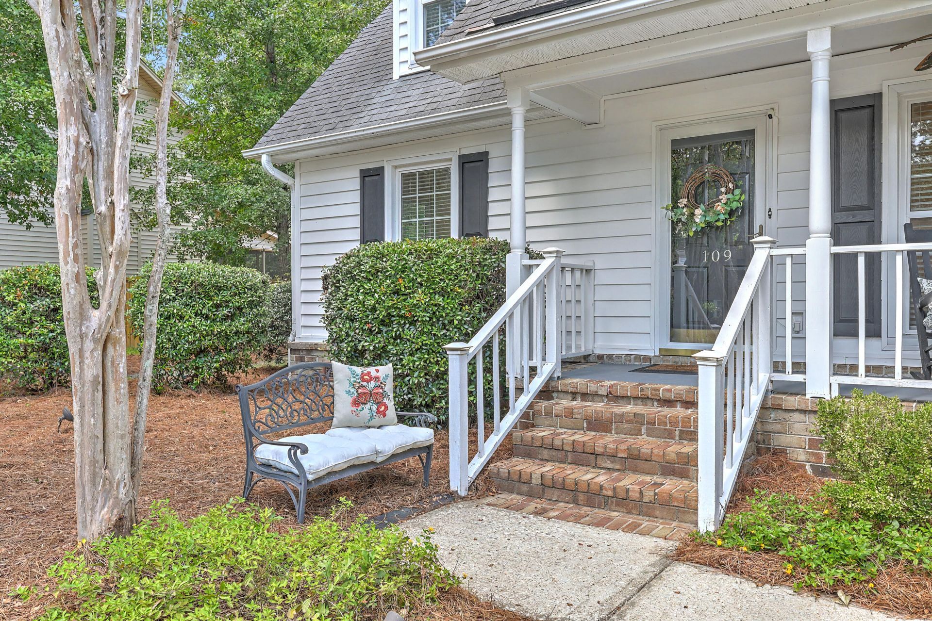 109 Queensbury Circle Photo 8