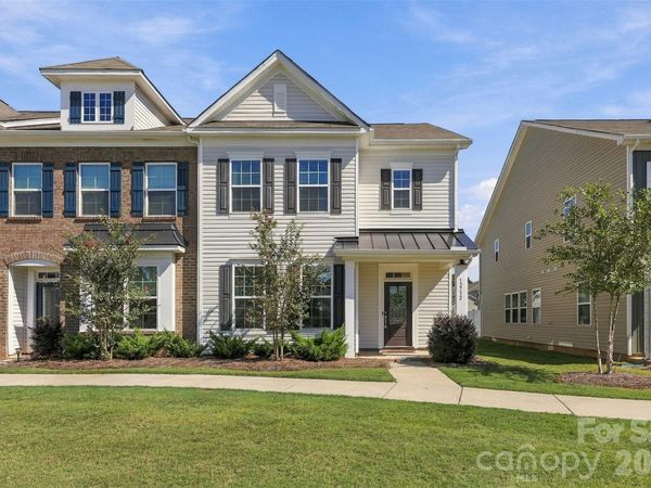 12732 Wandering Brook Drive, Charlotte, NC 28273