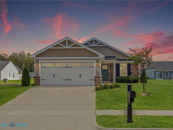 96 Pleasants Lane , Kilmarnock, VA 22482