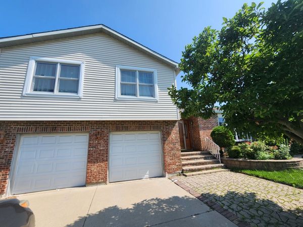 12 Mill Pond Drive , Glendale Heights, IL 60139