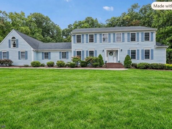 12 Hemlock Ln, Roxbury, NJ 07836