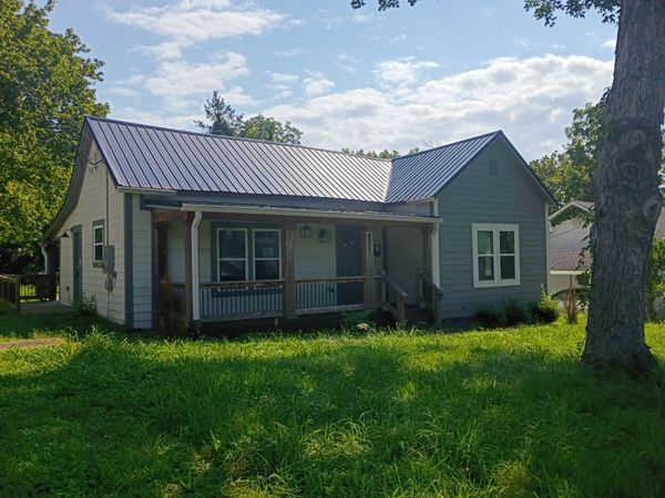 202 Cherry St , Dickson, TN 37055