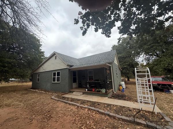 106 W Central Avenue, Carney, OK 74832
