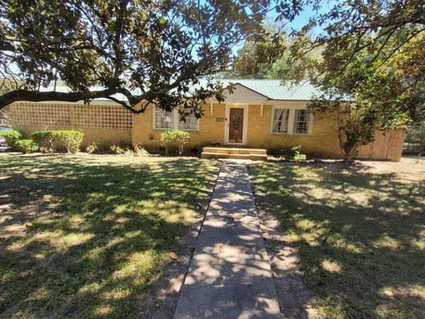 2517 Old Bay Springs, Laurel, MS 39440