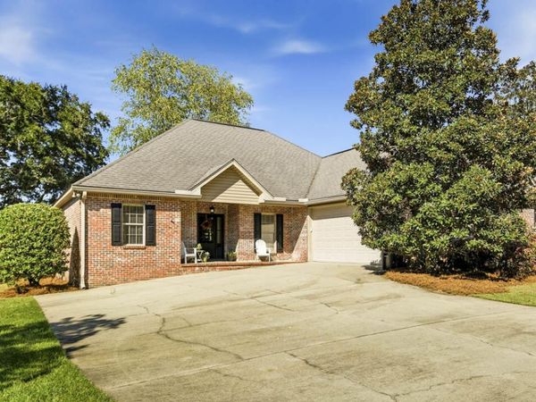 109 Candelabra St., Petal, MS 39465