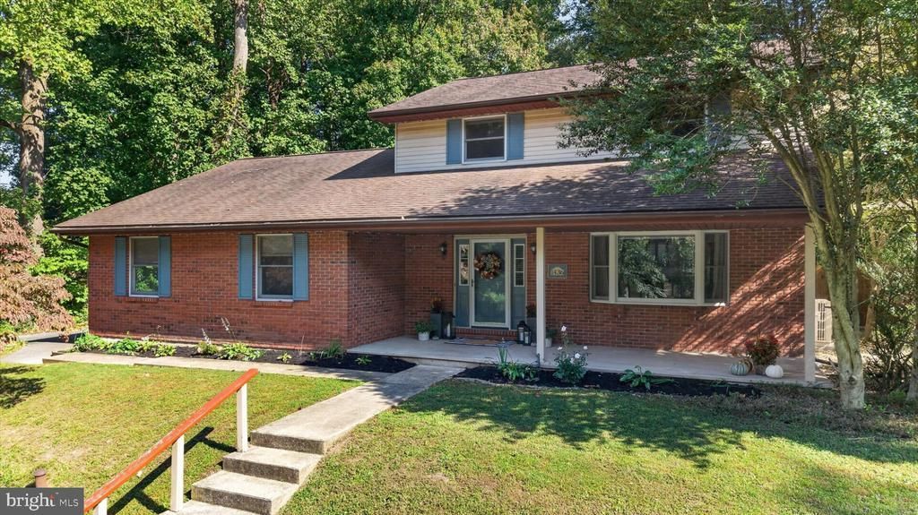1436 WOODHAVEN DRIVE, HUMMELSTOWN, PA 17036