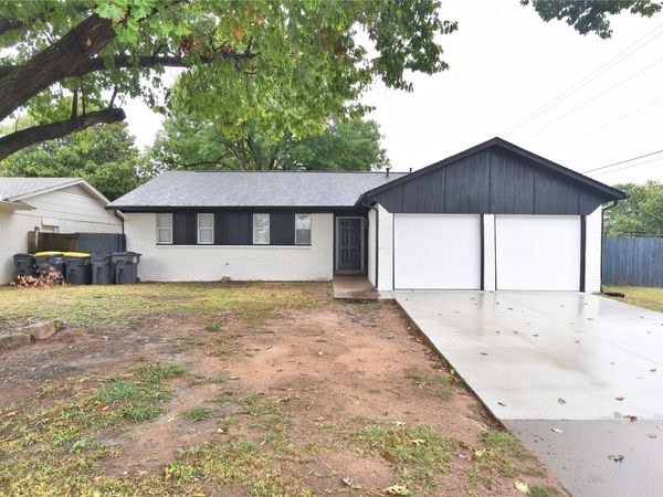 1028 N 3rd Street East , Jenks, OK 74037