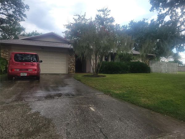 10209 BAY HILLS DRIVE, LARGO, FL 33774