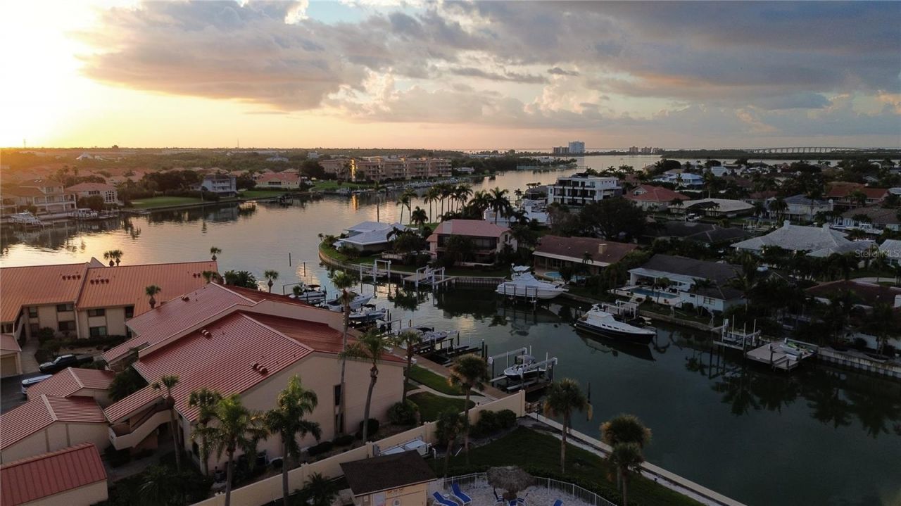 4900 Brittany Drive S, Unit 805, Saint Petersburg, FL 33715 Photo
