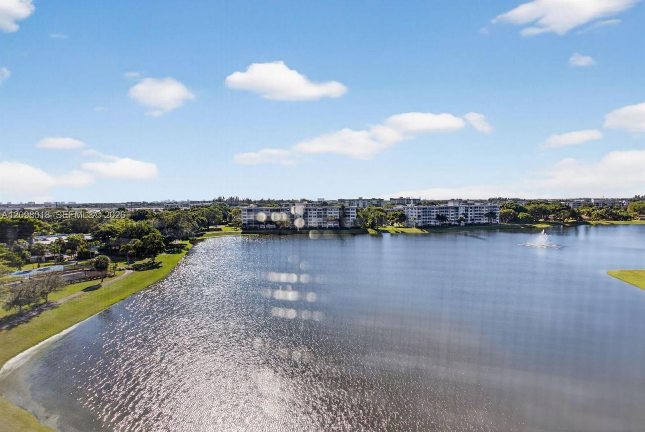2900 N Course Dr, Unit 905, Pompano Beach, FL 33069 Photo
