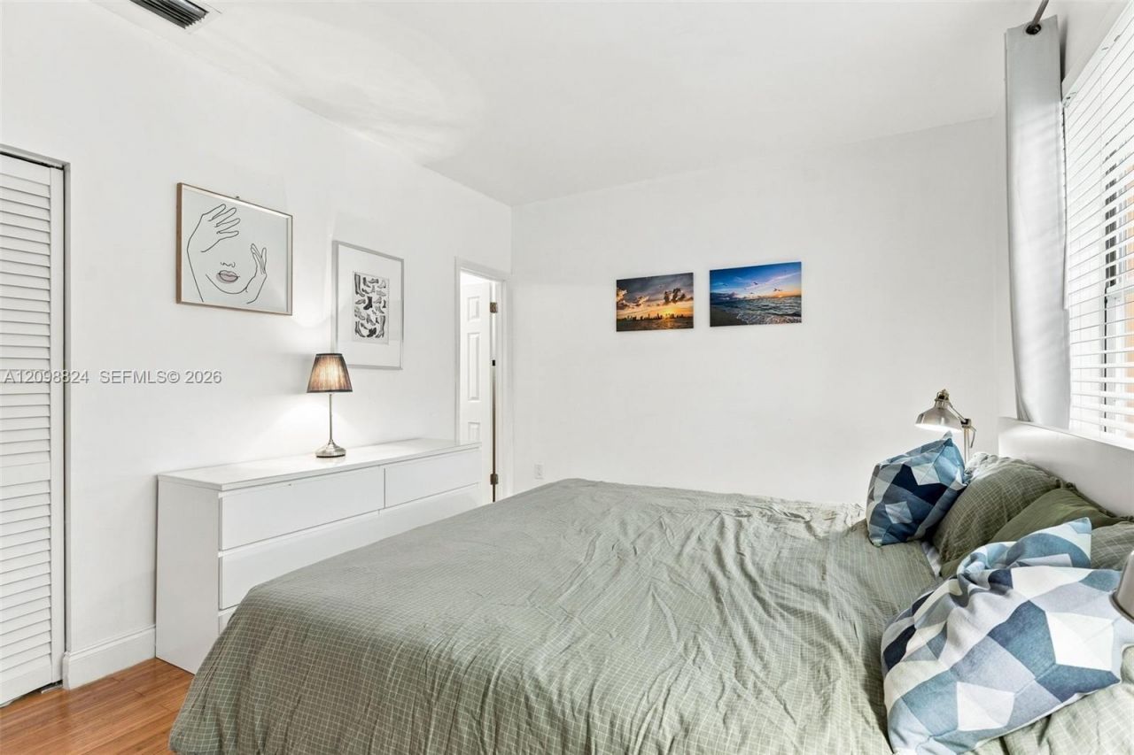 1051 Meridian Ave , Unit 1E, Miami Beach, FL 33139 Photo