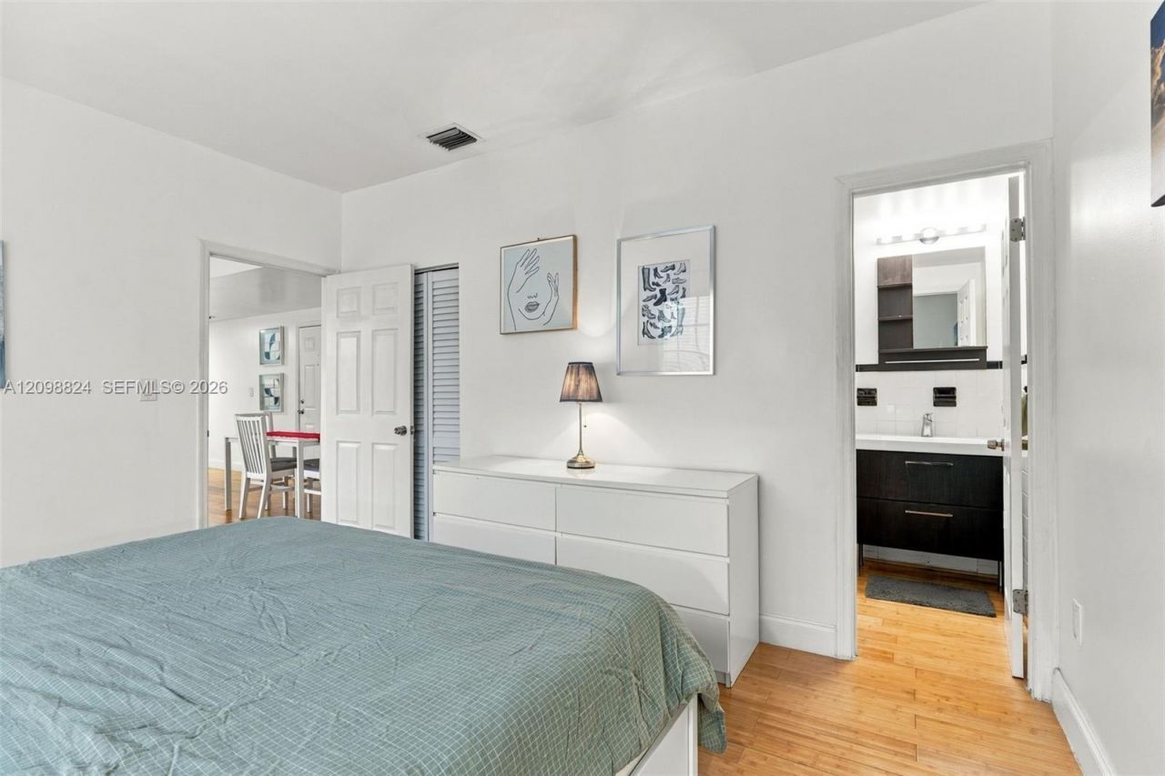 1051 Meridian Ave , Unit 1E, Miami Beach, FL 33139 Photo