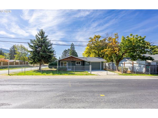 168 WALNUT ST, Myrtle Creek, OR 97457