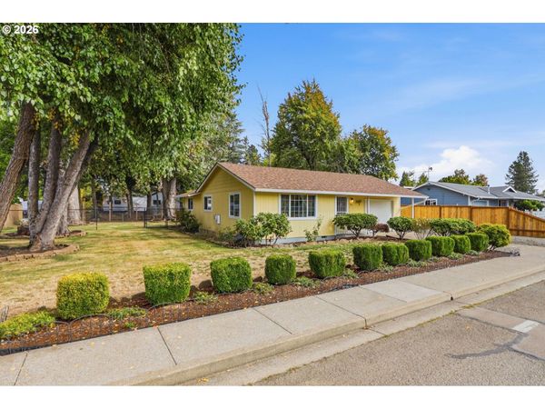 703 E 5TH ST, Molalla, OR 97038