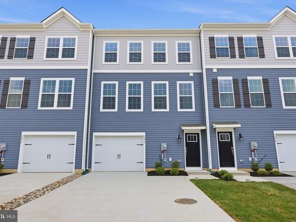 1076 MEADOWLARK DRIVE, FOGELSVILLE, PA 18051