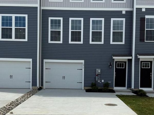 1076 MEADOWLARK DRIVE , FOGELSVILLE, PA 18051