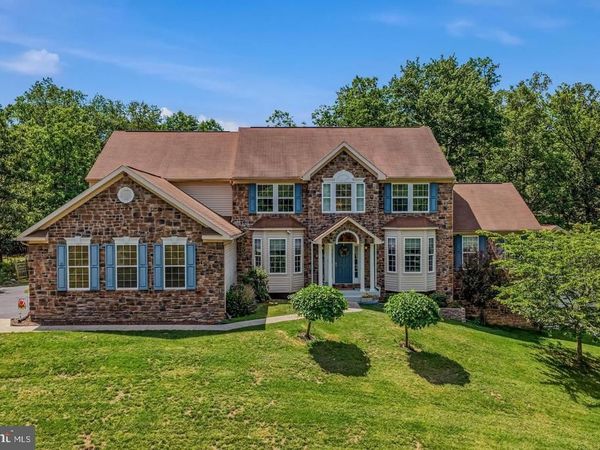 10 CARDIFF COURT, HEDGESVILLE, WV 25427